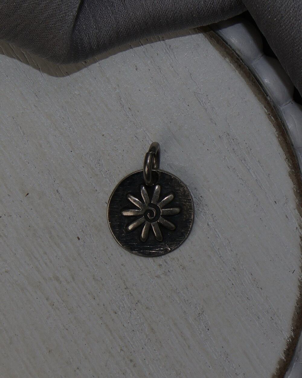 Friend Flower Sterling Silver Charm 2.3G / 0.7in